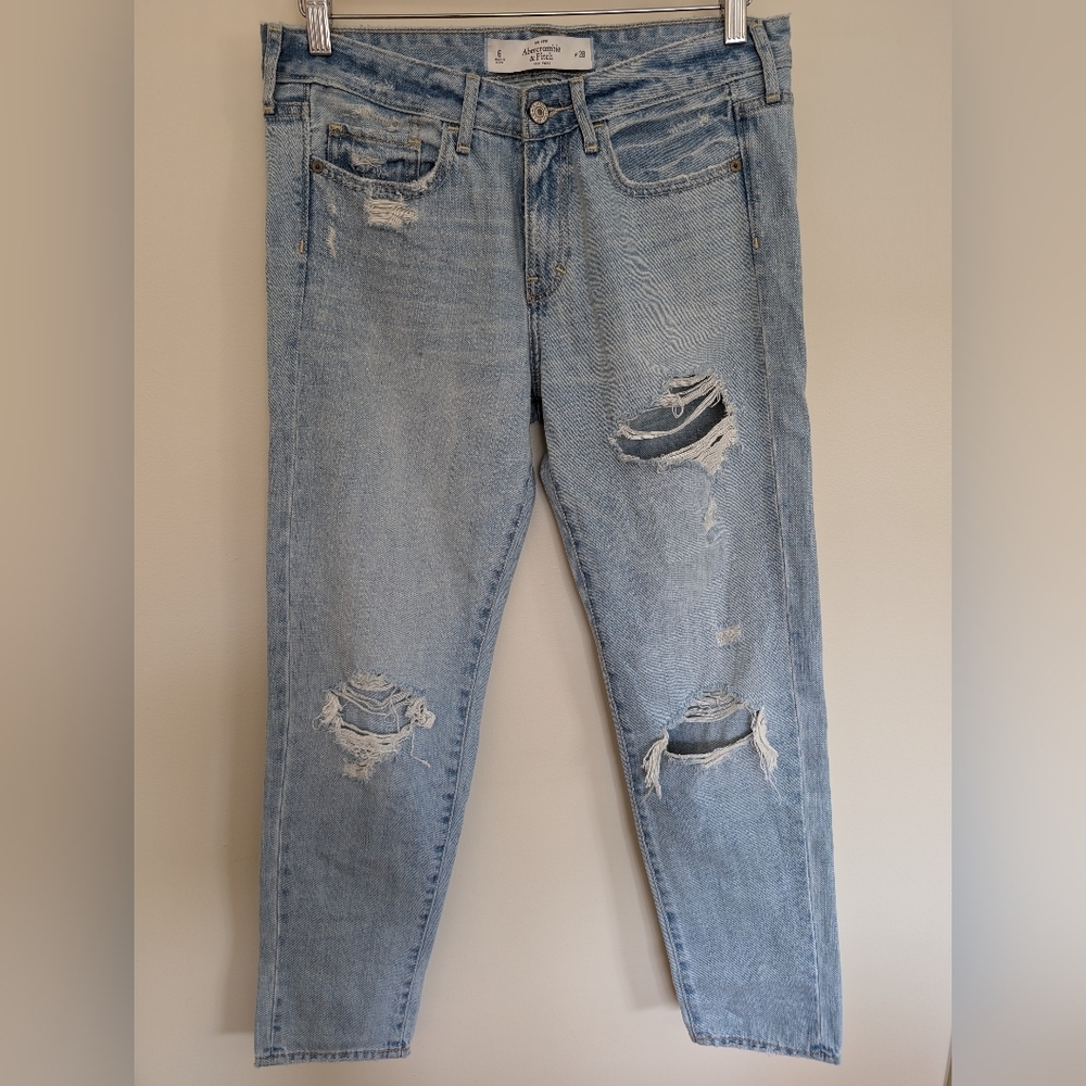 Abercrombie & Fitch Distressed Jeans 6 28